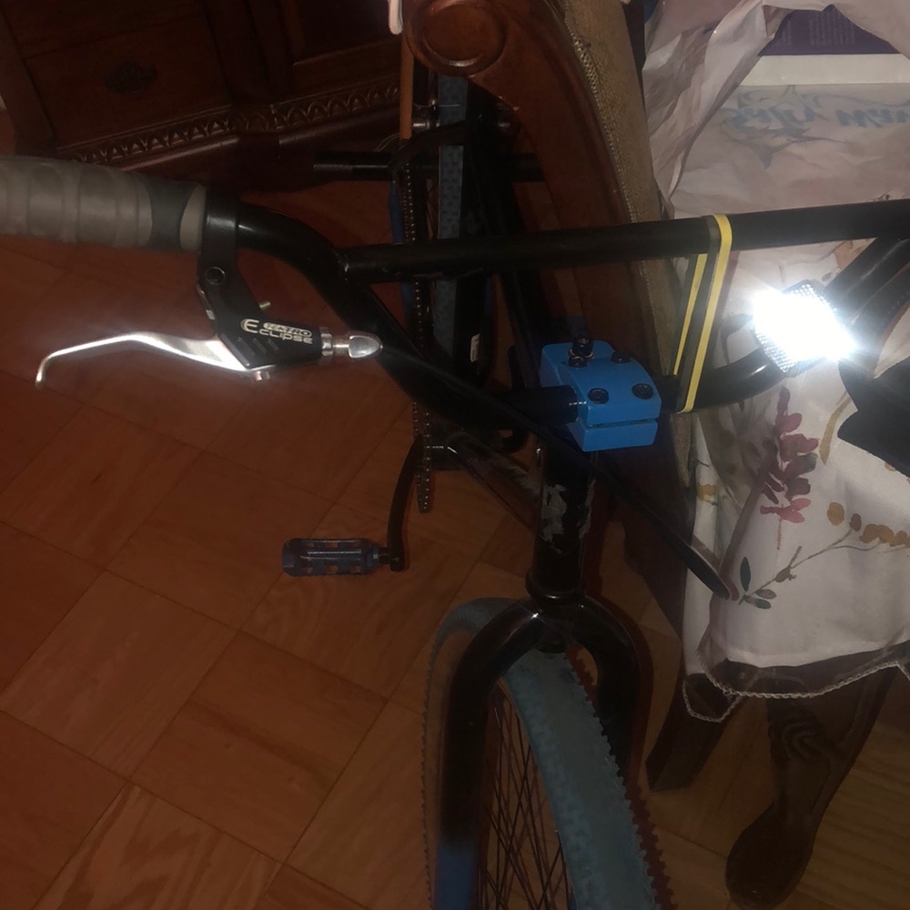 Bike - Picture 3 of 4
